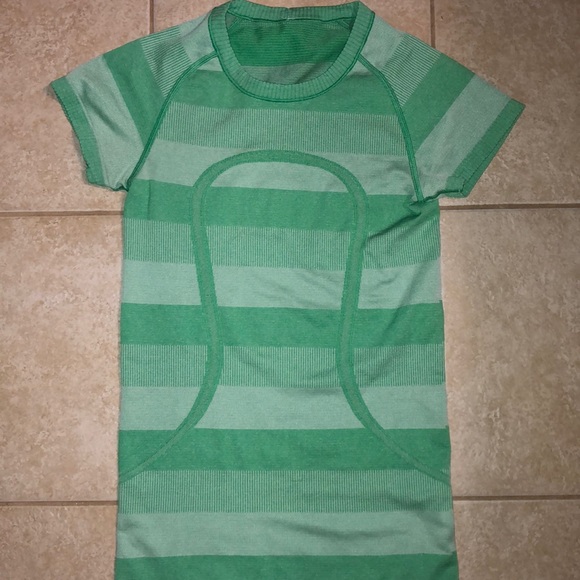 lululemon athletica Tops - Lululemon swiftly tee